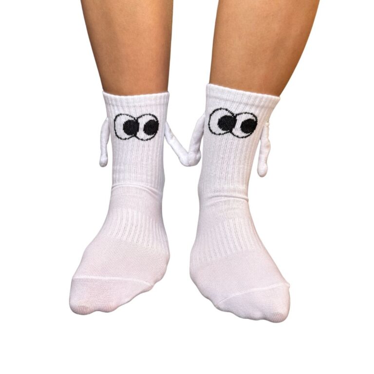 Friend Socks med magneter som håller handen