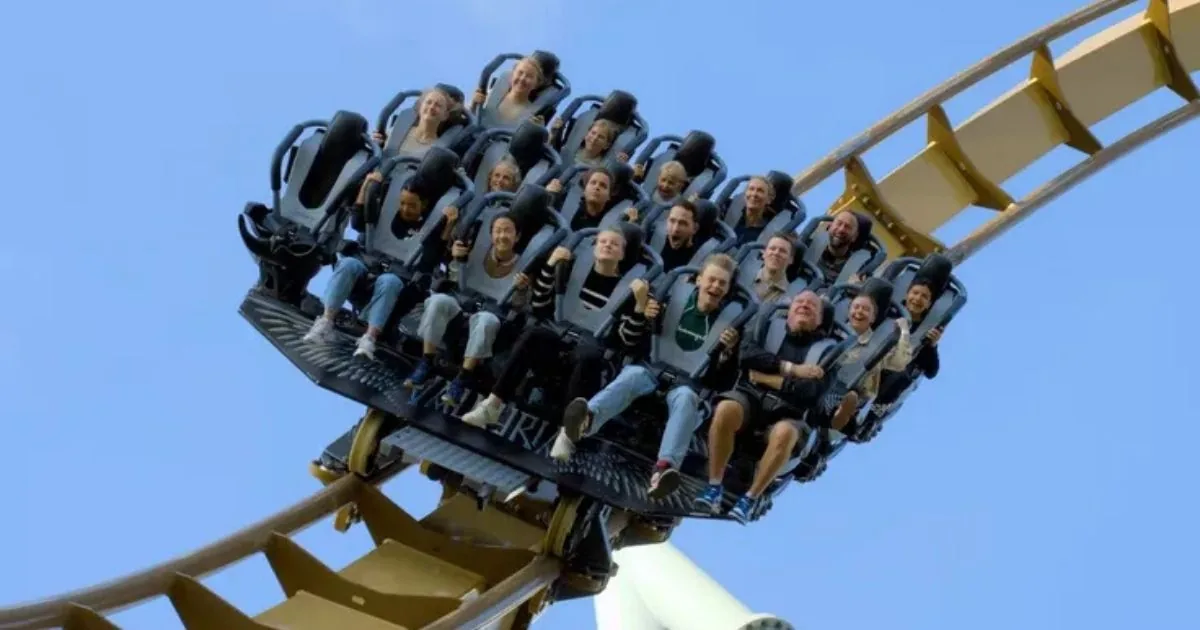 klassresa liseberg berg och dalbana elever åker attraktion