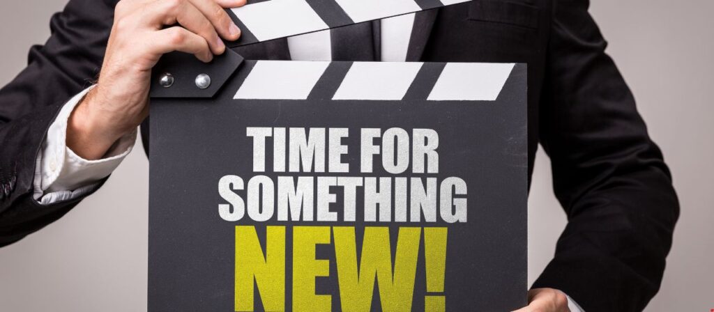 Ungdomar i ett lag planerar en aktivitet tillsammans för att stärka gemenskapen.