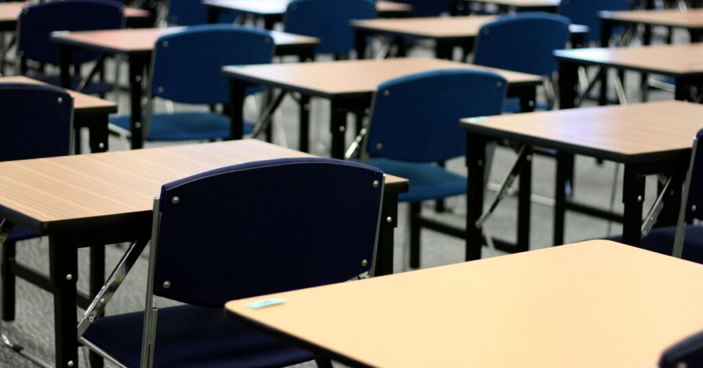 Nationella proven åk 6 och 9 genomförs i klassrum under vårterminen 2026
