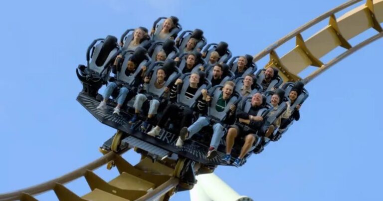 klassresa liseberg berg och dalbana elever åker attraktion