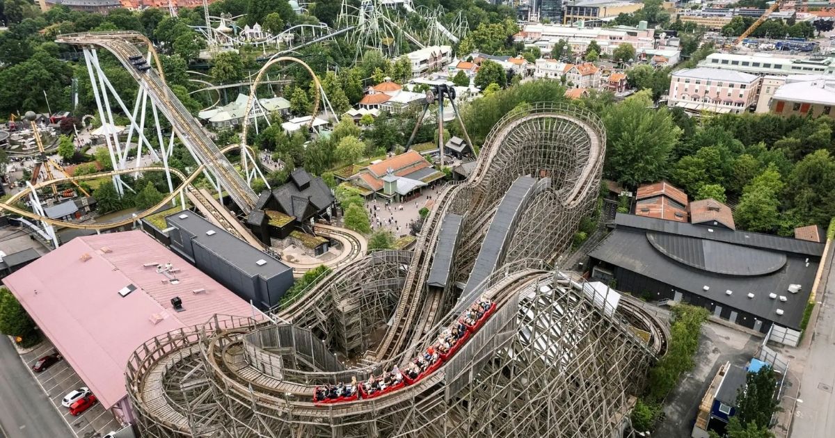 klassresa liseberg attraktion ovanifrån elever åker